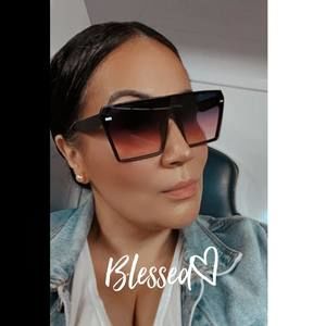 Meet your Posher, Crystal